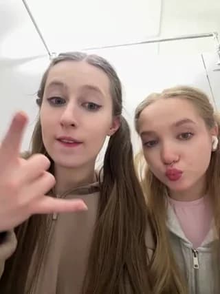 FroggyAnna - stripchat