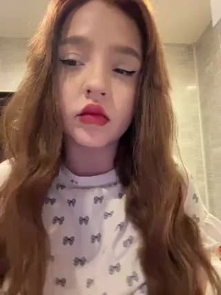 LittleDelora - bongacams